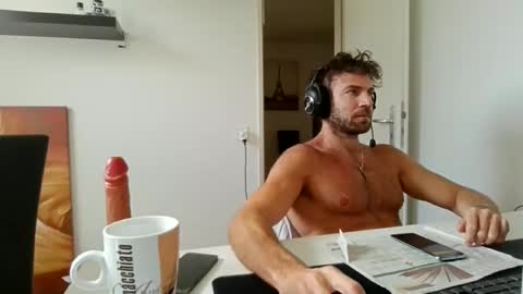 Snapshot of alphah_hunk chatting on May 19, 8:42 am alphah_hunk online show from May 19, 8:42 am