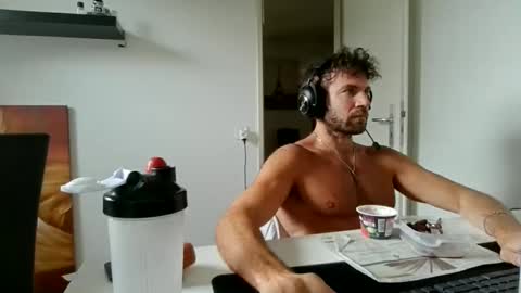 Snapshot of alphah_hunk chatting on May 20, 9:59 am alphah_hunk online show from May 20, 9:59 am