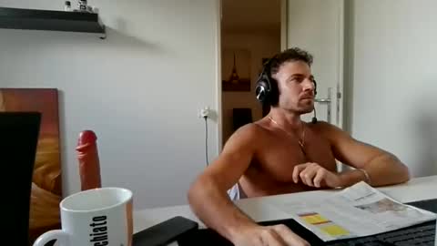 Snapshot of alphah_hunk chatting on May 21, 5:20 pm alphah_hunk online show from May 21, 5:20 pm