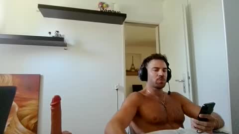 Snapshot of alphah_hunk chatting on May 22, 9:37 am alphah_hunk online show from May 22, 9:37 am