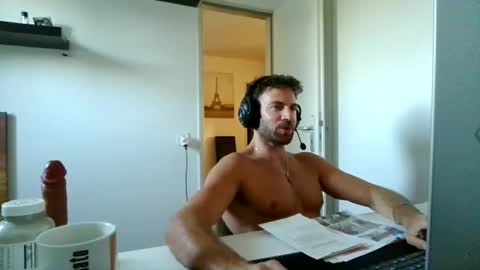 Snapshot of alphah_hunk chatting on June 3, 6:13 pm alphah_hunk online show from June 3, 6:13 pm