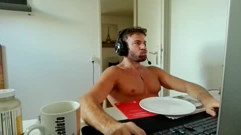 Snapshot of alphah_hunk chatting on June 5, 9:37 am alphah_hunk online show from June 5, 9:37 am