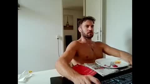 Snapshot of alphah_hunk chatting on June 8, 3:01 pm alphah_hunk online show from June 8, 3:01 pm