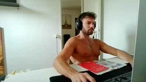 Snapshot of alphah_hunk chatting on June 9, 9:32 am alphah_hunk online show from June 9, 9:32 am