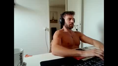 Snapshot of alphah_hunk chatting on June 10, 9:41 am alphah_hunk online show from June 10, 9:41 am