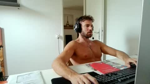 Snapshot of alphah_hunk chatting on June 12, 10:03 am alphah_hunk online show from June 12, 10:03 am