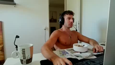 Snapshot of alphah_hunk chatting on June 18, 8:58 am alphah_hunk online show from June 18, 8:58 am