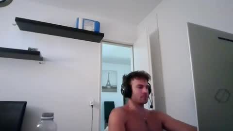 alphah_hunk online show from August 1, 8:57 am