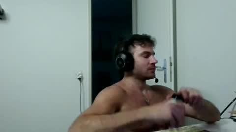 alphah_hunk online show from August 4, 6:10 pm