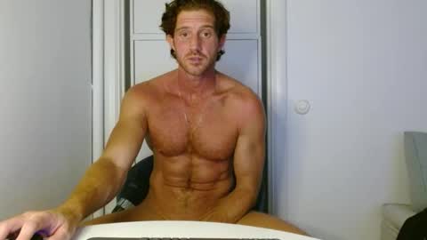 Snapshot of alphahung23 chatting on October 27, 8:35 pm alphahung23 online show from October 27, 8:35 pm