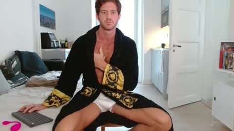 Snapshot of alphahung23 chatting on November 7, 7:52 am alphahung23 online show from November 7, 7:52 am