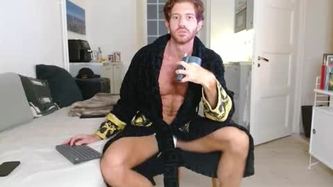 Snapshot of alphahung23 chatting on December 4, 4:11 am alphahung23 online show from December 4, 4:11 am