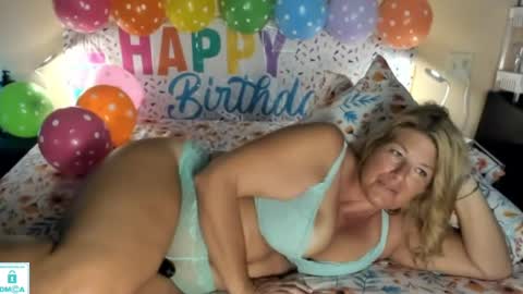 Snapshot of alphakittyxxx chatting on May 29, 11:47 pm Shelby or if you want to make me purr just call me Kitten online show from May 29, 11:47 pm