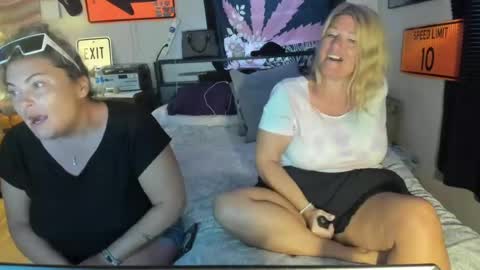 Snapshot of alphakittyxxx chatting on July 20, 11:18 pm Shelby or if you want to make me purr just call me Kitten online show from July 20, 11:18 pm
