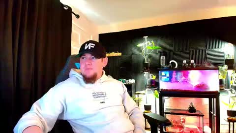 Snapshot of alphanuts101 chatting on November 7, 6:52 pm Ryno online show from November 7, 6:52 pm