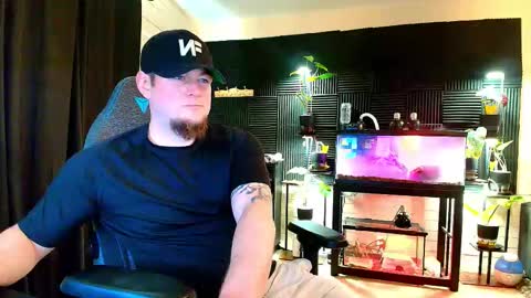 Snapshot of alphanuts101 chatting on November 14, 6:39 pm Ryno online show from November 14, 6:39 pm