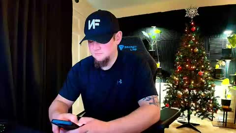 Snapshot of alphanuts101 chatting on December 19, 7:21 pm Ryno online show from December 19, 7:21 pm