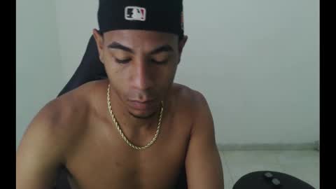 alphas_latins online show from April 6, 7:26 pm