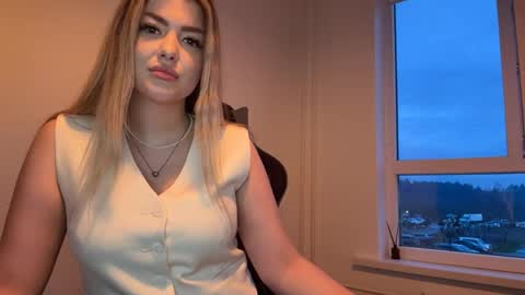 Snapshot of altagraciavaughner chatting on April 15, 4:47 pm Amelia online show from April 15, 4:47 pm