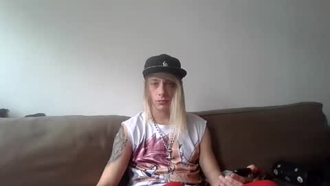 Snapshot of altboy010 chatting on September 20, 2:29 pm altboy010 online show from September 20, 2:29 pm