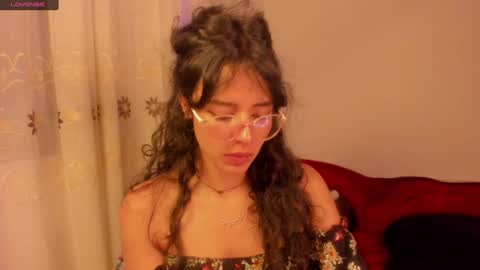 Snapshot of aluna_0310 chatting on December 2, 11:40 pm . . online show from December 2, 11:40 pm