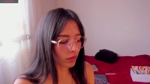 Snapshot of aluna_0310 chatting on December 28, 8:25 pm . . online show from December 28, 8:25 pm