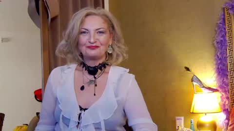 Alura Jenson online show from June 4, 9:10 pm