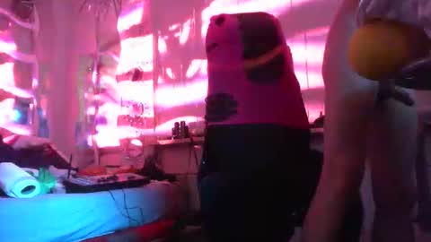 Snapshot of alwaysniceguy2 chatting on December 16, 5:01 am HoneyMelonGuy online show from December 16, 5:01 am