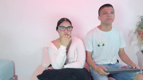 Snapshot of aly_n_sebas chatting on May 20, 12:28 am aly_n_sebas online show from May 20, 12:28 am