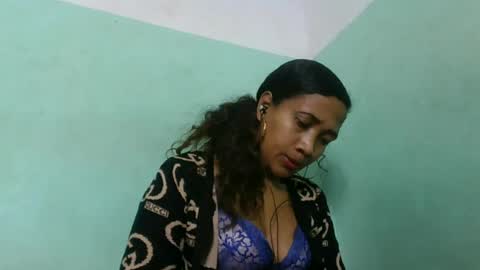 Snapshot of alyahtah chatting on July 10, 7:05 pm alyahtah online show from July 10, 7:05 pm