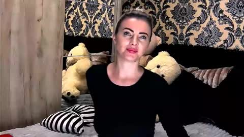 Snapshot of alyblonde chatting on January 10, 6:17 pm aly online show from January 10, 6:17 pm