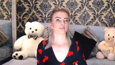 Snapshot of alyblonde chatting on February 22, 10:40 am aly online show from February 22, 10:40 am