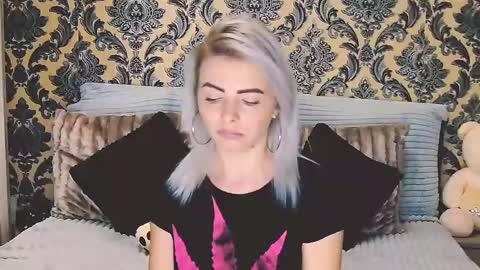 Snapshot of alyblonde chatting on February 26, 10:04 am aly online show from February 26, 10:04 am