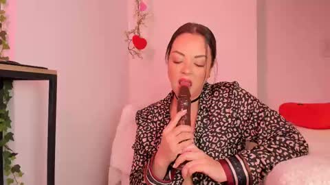 Snapshot of alyjonesoficiall_ chatting on February 15, 6:33 pm Aly Instg oficial alyjones  Lush and Domi love toys are on online show from February 15, 6:33 pm