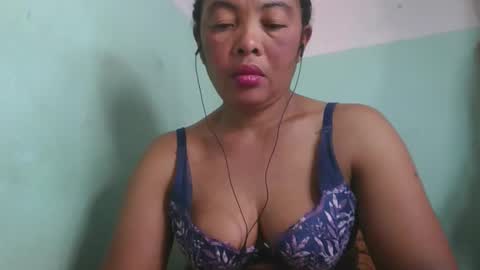 Snapshot of alypierette chatting on May 12, 4:42 am alypierette online show from May 12, 4:42 am