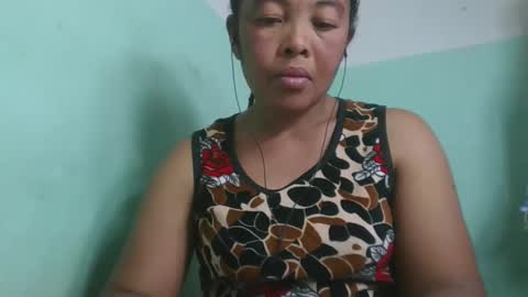 Snapshot of alypierette chatting on May 17, 2:24 pm alypierette online show from May 17, 2:24 pm