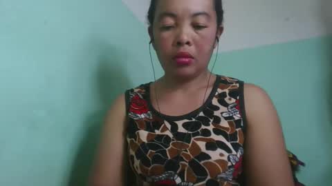 Snapshot of alypierette chatting on June 1, 6:15 am alypierette online show from June 1, 6:15 am