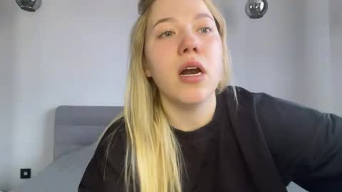 Snapshot of alyrasun chatting on May 3, 7:03 am Al online show from May 3, 7:03 am