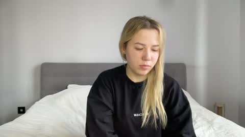 Snapshot of alyrasun chatting on May 15, 7:04 am Al online show from May 15, 7:04 am