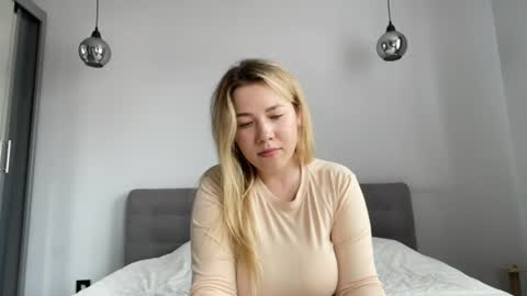 Snapshot of alyrasun chatting on June 21, 9:34 am Al online show from June 21, 9:34 am
