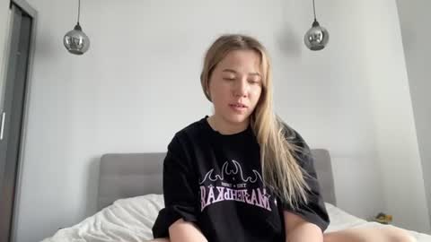 Snapshot of alyrasun chatting on June 27, 12:22 pm Al online show from June 27, 12:22 pm