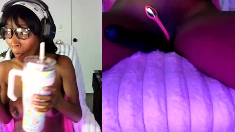 Snapshot of alys_at_college chatting on October 6, 12:24 pm Sweet Alys online show from October 6, 12:24 pm