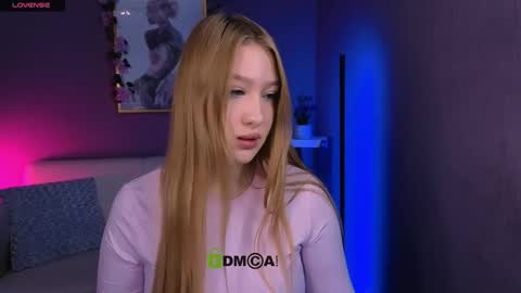 Snapshot of alyssamoan chatting on December 15, 8:46 pm alyssamoan online show from December 15, 8:46 pm