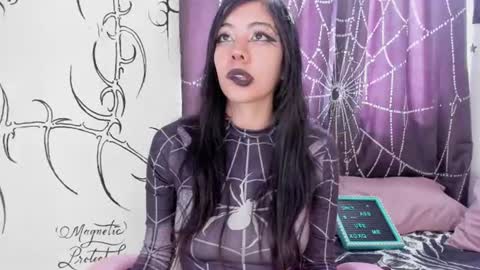 Snapshot of alyxroses chatting on June 19, 6:01 pm online show from June 19, 6:01 pm