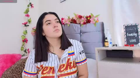 Snapshot of amabella_w chatting on May 23, 9:08 pm Isabella online show from May 23, 9:08 pm