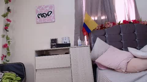 Snapshot of amabella_w chatting on July 6, 8:44 pm Isabella online show from July 6, 8:44 pm