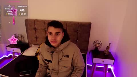 Snapshot of amadeo_wild chatting on December 2, 1:57 pm Amadeo Wild online show from December 2, 1:57 pm