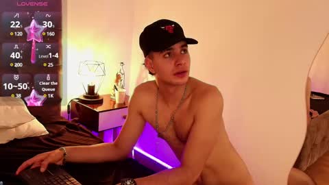 Snapshot of amadeo_wild chatting on December 2, 5:04 pm Amadeo Wild online show from December 2, 5:04 pm