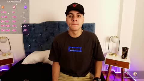 Snapshot of amadeo_wild chatting on December 5, 3:06 pm Amadeo Wild online show from December 5, 3:06 pm