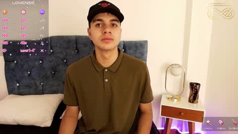 Snapshot of amadeo_wild chatting on December 8, 2:09 pm Amadeo Wild online show from December 8, 2:09 pm